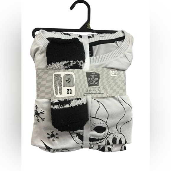 The Nightmare Before Christmas Women's 3 Piece Pajama set - Picture 1 of 6